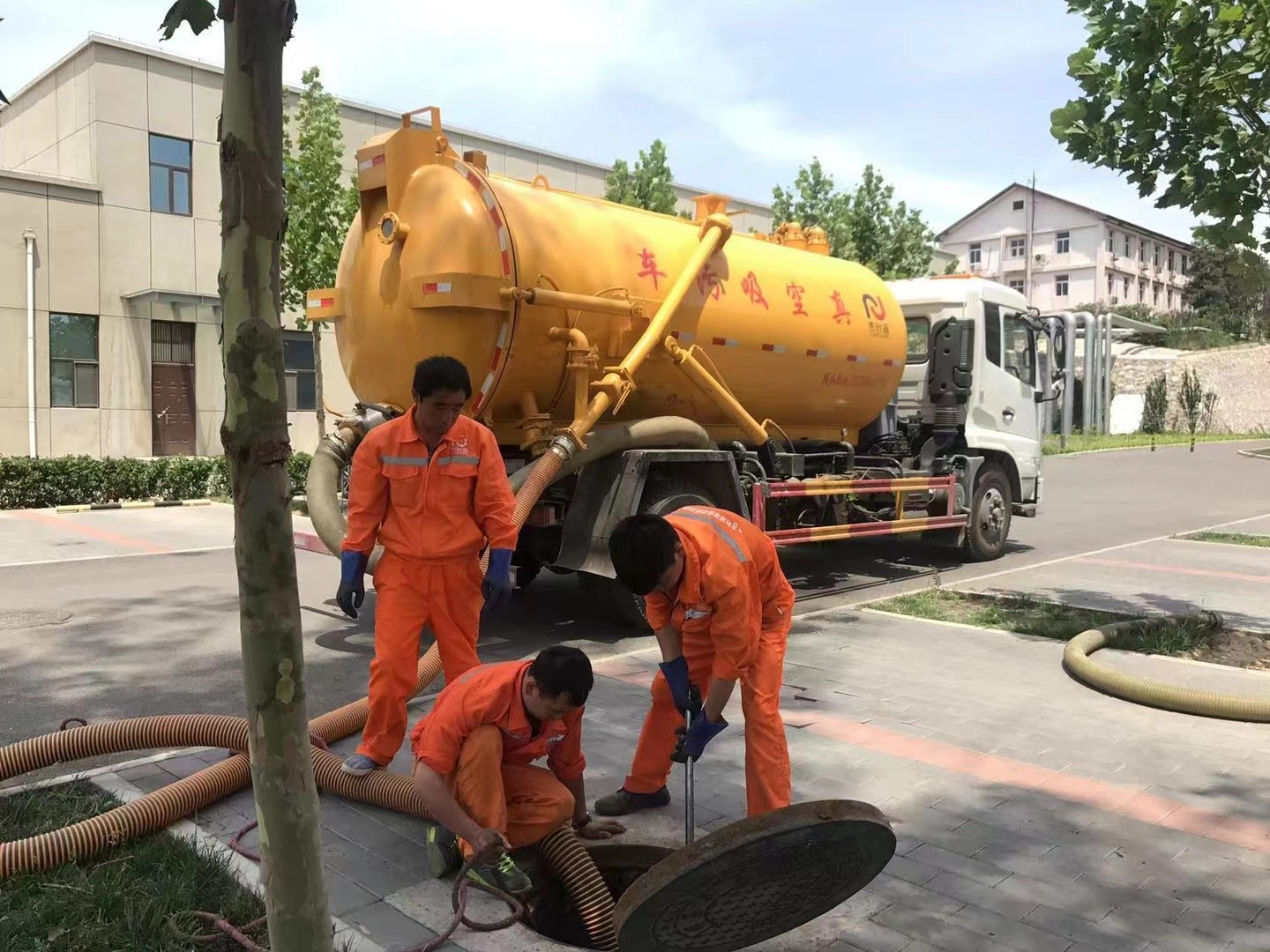 北泉镇化粪池清理与5-8吨吸粪车施工效率分析